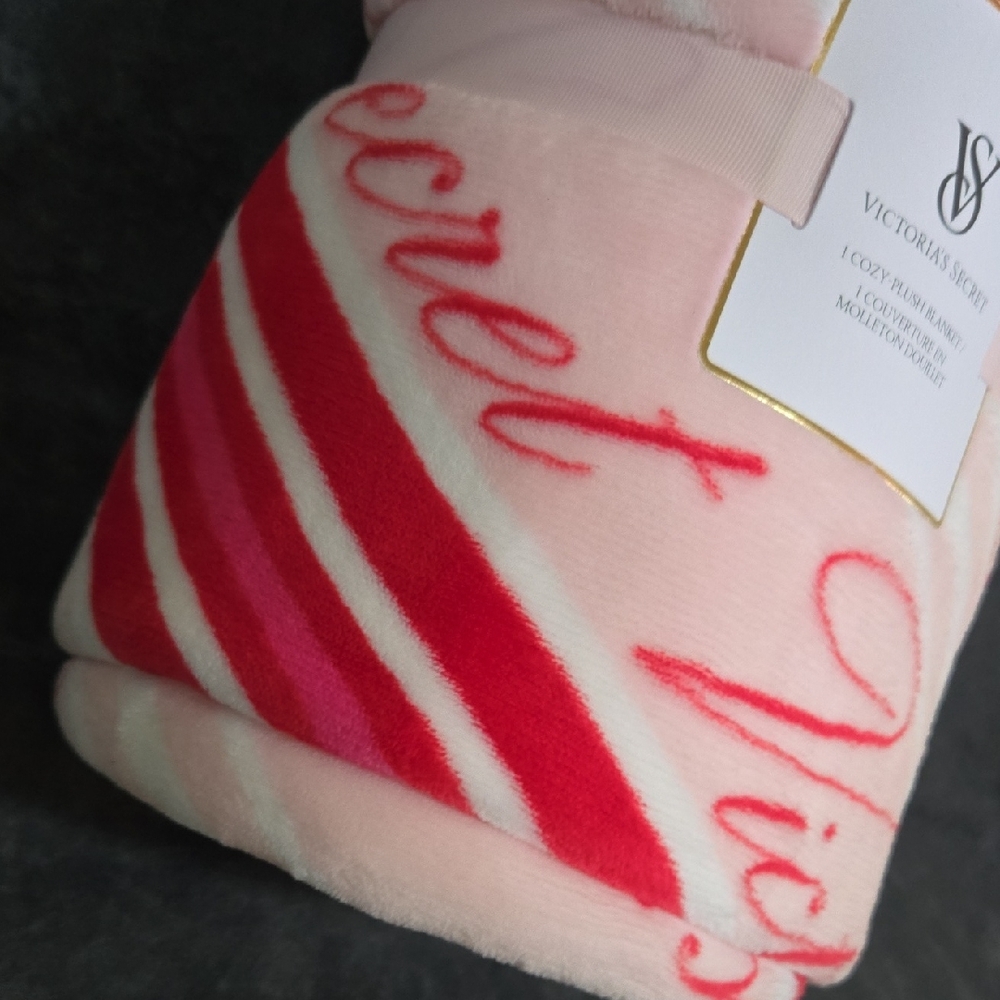 Victoria's Secret Pink and Red Cozy  50X60 Plush Blanket NWT - Picture 3 of 4